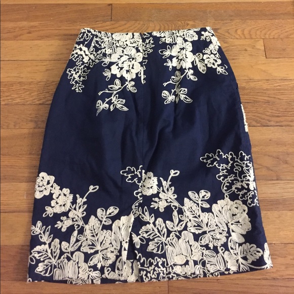Host Pick ☀️🎉 J. Crew Embroidered Pencil Skirt - Picture 3 of 5