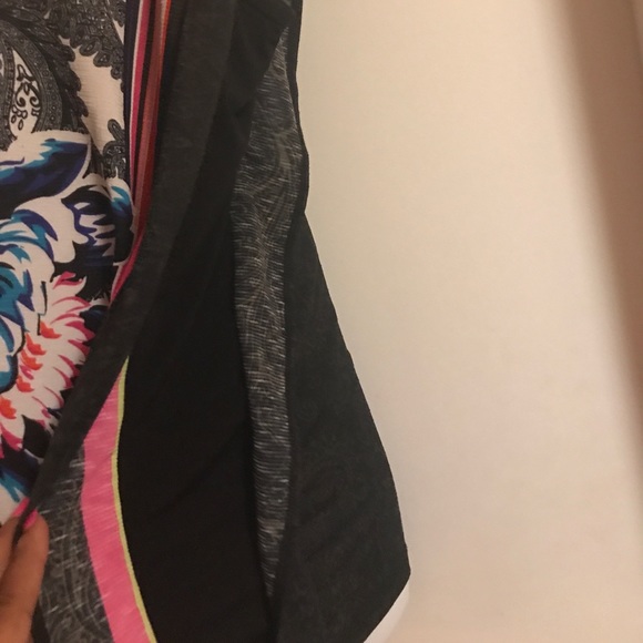 Multi-colored Rafaela top. - Picture 2 of 4