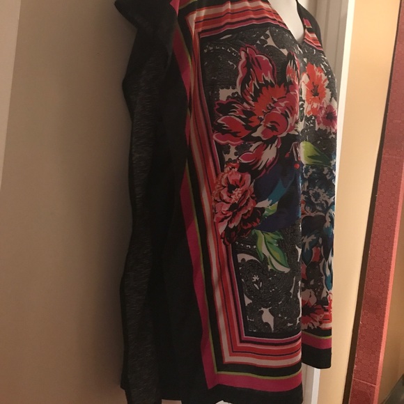 Multi-colored Rafaela top. - Picture 3 of 4