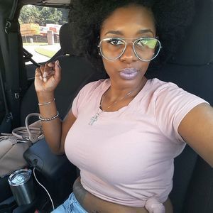 Meet your Posher, Devine