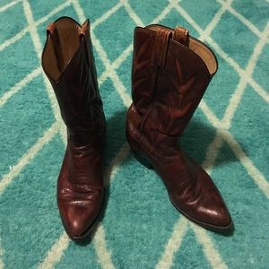 Fantasticly broke in cowgirl boots!