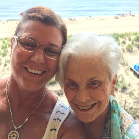 Meet your Posher, Lyn - Picture 2 of 4