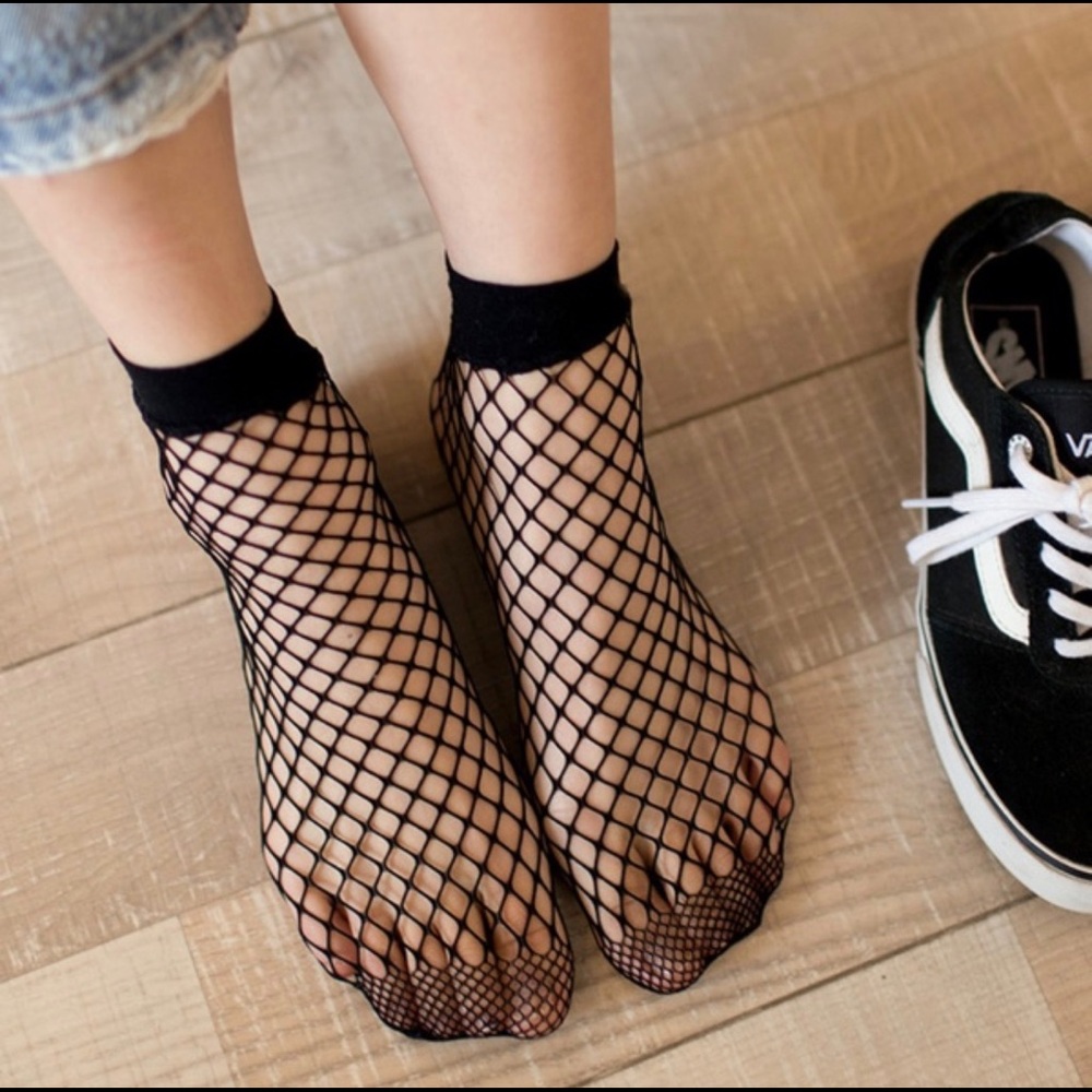🔥Fishnet Socks - Picture 2 of 4