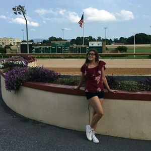 Meet your Posher, Mia