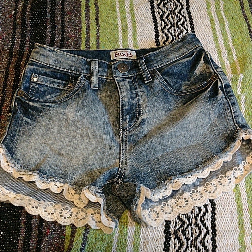 Crochet ruffled high wasted stretch jean short