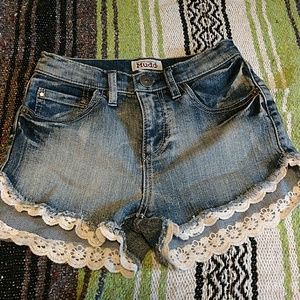 Crochet ruffled high wasted stretch jean short