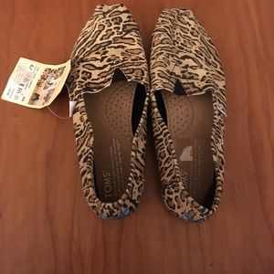 Toms shoes with ocelot print NWT