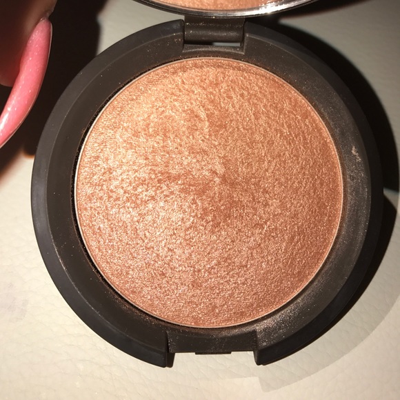 Becca highlight in Rose Gold 🌹 - Picture 2 of 7