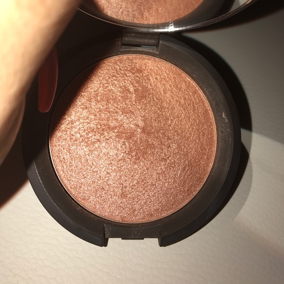 Becca highlight in Rose Gold 🌹 - Picture 3 of 7