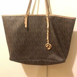 MK M tote.