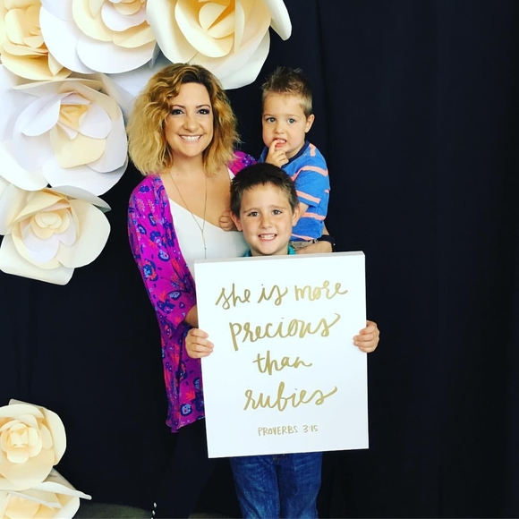 Meet your Posher, Gabriella - Picture 2 of 2