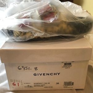 Givenchy Swiss sandal multicolor.