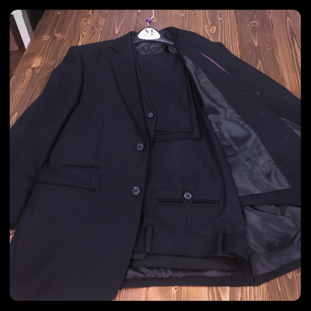 Wilke Rodriguez Modern Fit Navy Three Piece Suit