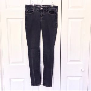 ✨B2G1Free✨ American Eagle Black Skinny Jeans
