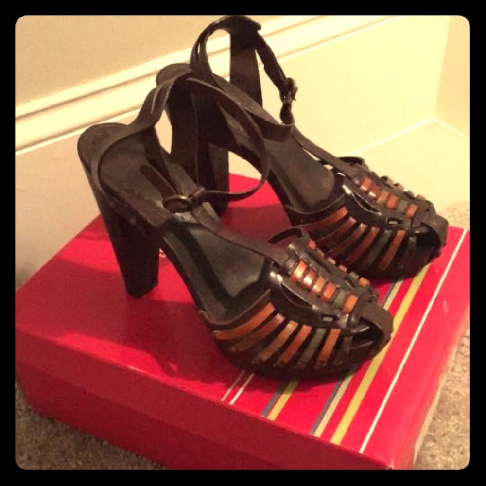 BCBG wooden sandal Size 7.5
