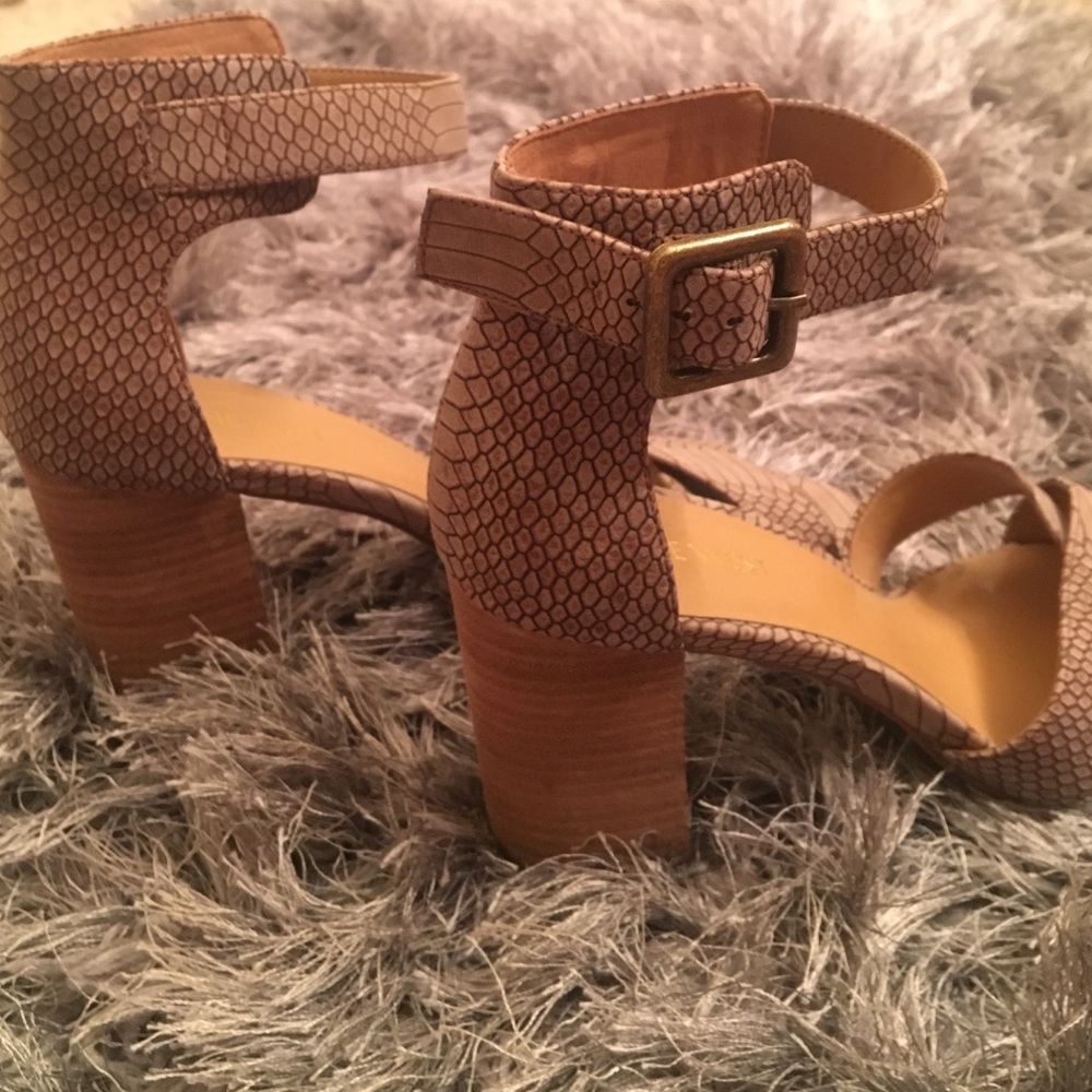 SOLD Nine West chunky heel sandal - Picture 2 of 3