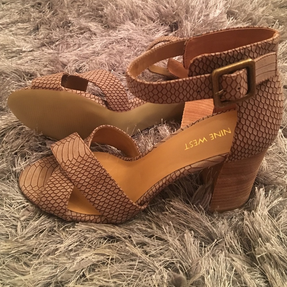 SOLD Nine West chunky heel sandal - Picture 3 of 3