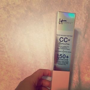 IT Cosmetics CC+Illumination Anti-Aging Foundation