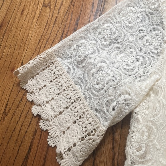 Cream and lace crop top - Picture 2 of 3