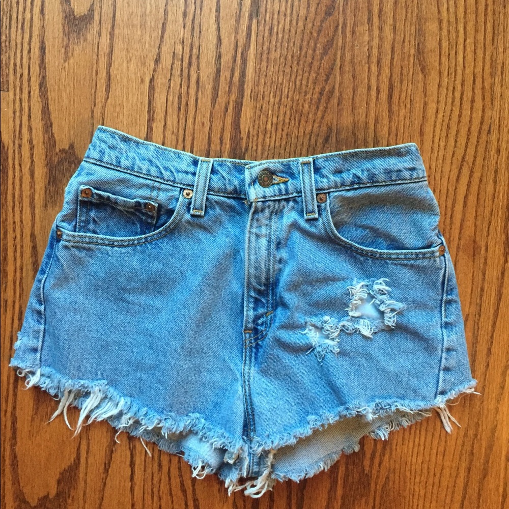 Size Small VINTAGE Levi shorts