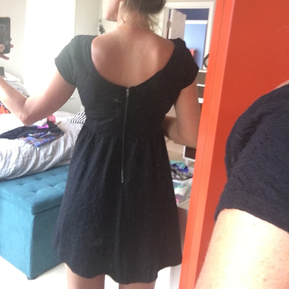 2 basic low back dresses - Picture 2 of 4