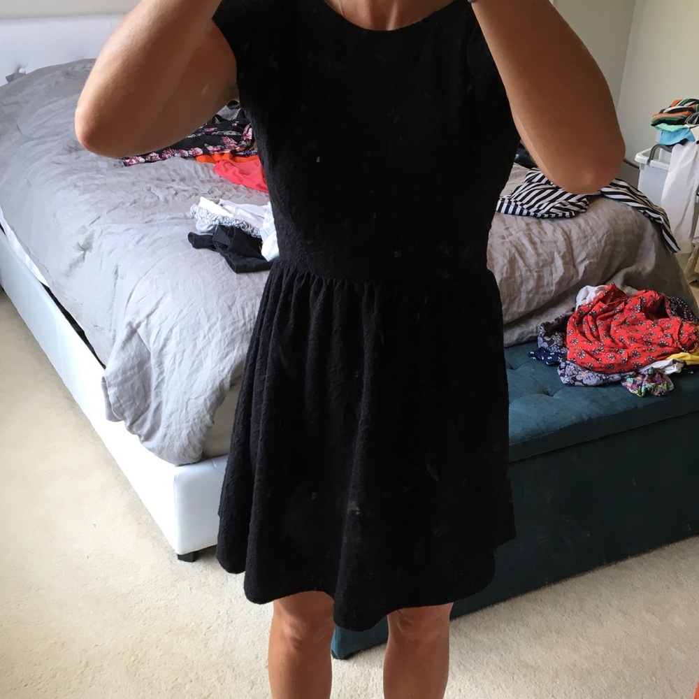 2 basic low back dresses - Picture 3 of 4