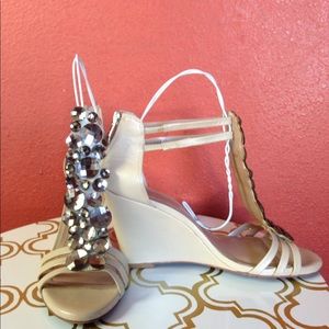 Vince Camuto Women's Zen Wedge Sandal, Nude, 7