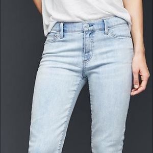 LIGHT WASHED GAP JEANS!!