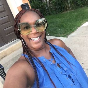 Meet your Posher, Denise