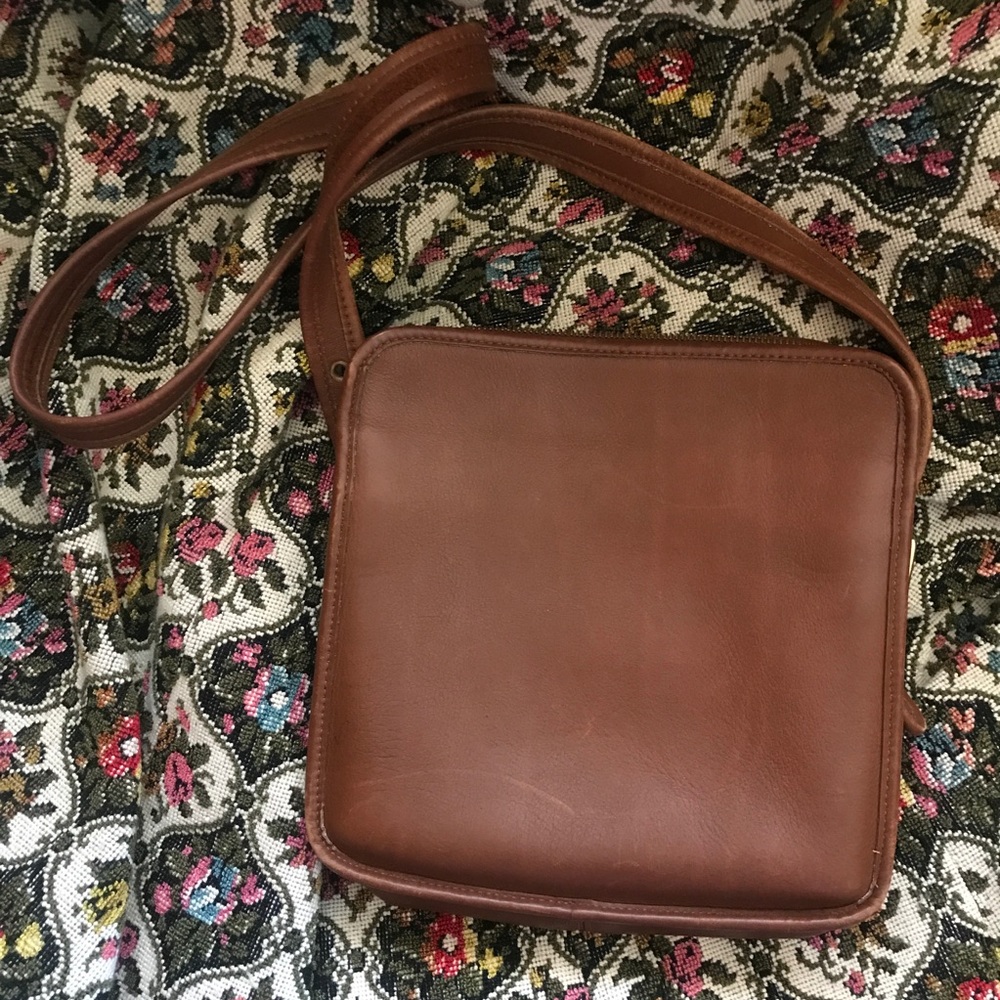 Vintage coach British tan north south crossbody