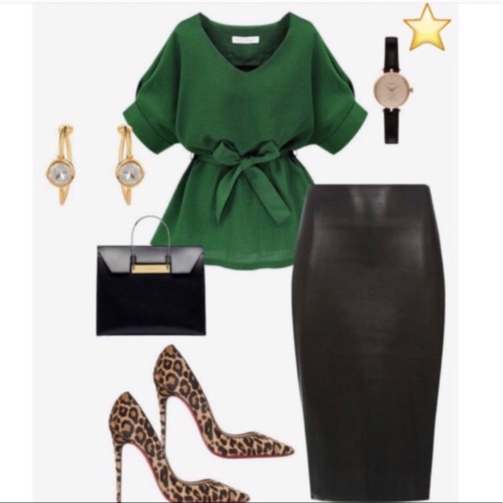 RESTOCKED •new• BLACK V NECK BLOUSE - Picture 3 of 3