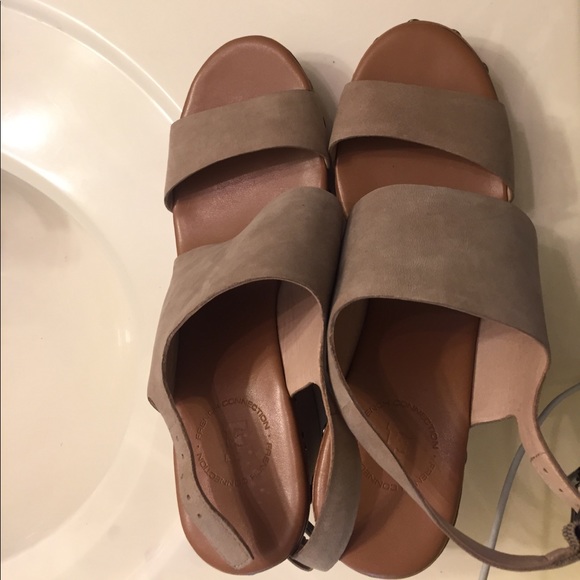 Clogs - Picture 3 of 3