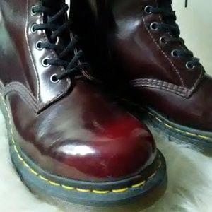 Doc Martens 1B99 14 eye Boot, Red Cambridge Brush