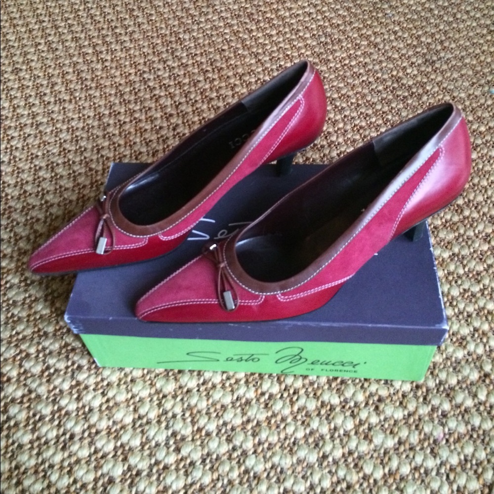 Italian red leather pumps. New!  Size 9B.