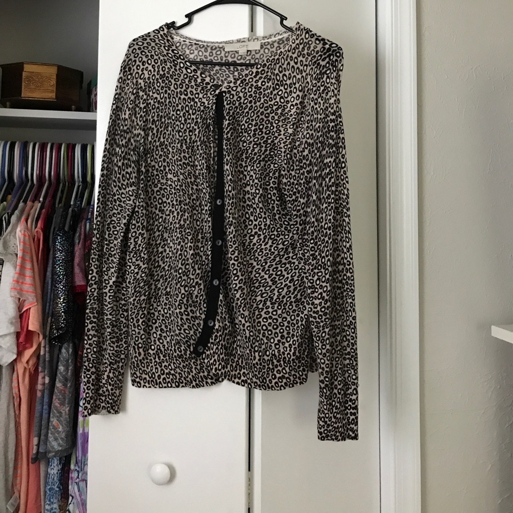 Super cute light  summer sweater