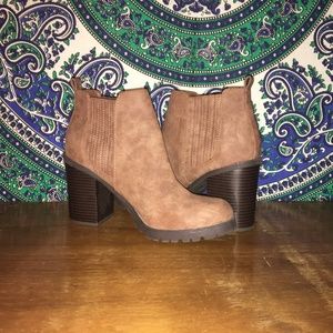 Sam & Libby Deanna Chunky Heeled Boot