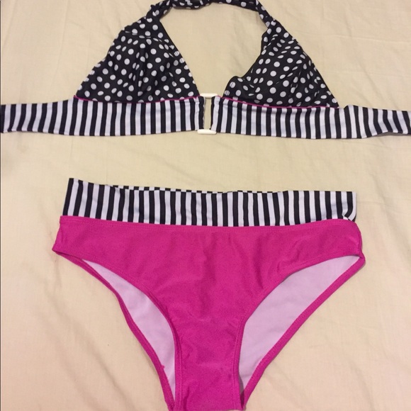 Bikini - Picture 3 of 4