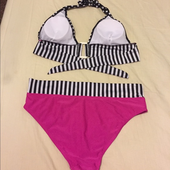 Bikini - Picture 4 of 4