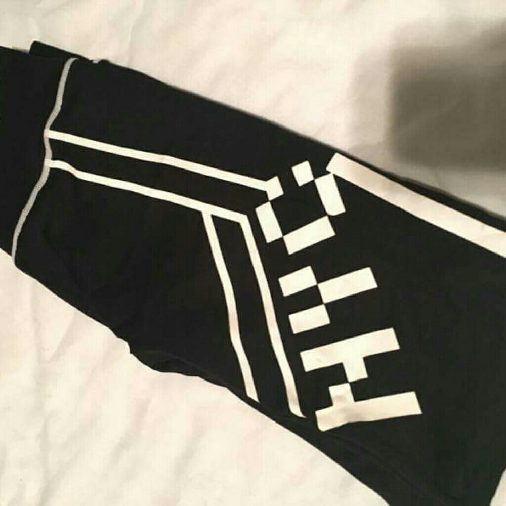 Very stretchy black high waist leggings