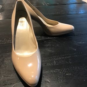 Ellen Tracy Cody Nude Heels NWOT
