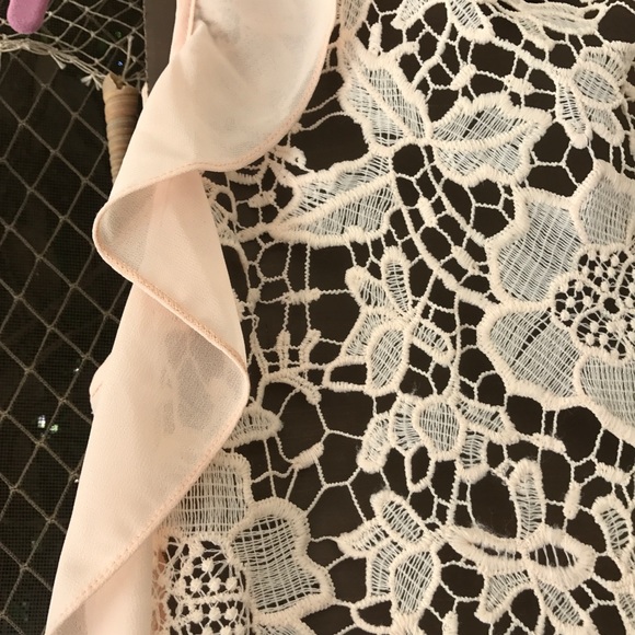 Box 2 NWOT J the Way lace back ruffle top in peach - Picture 2 of 4