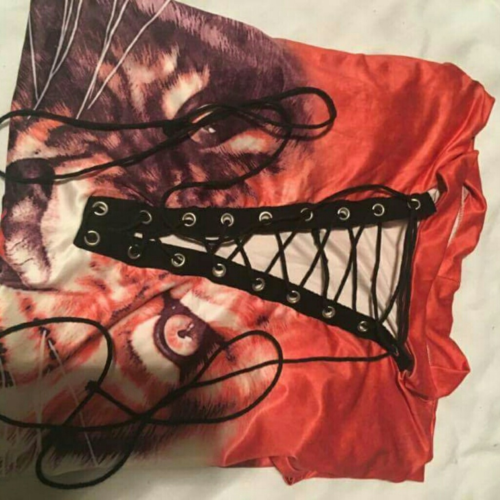 Very trendy cute t-shirt dress laced up