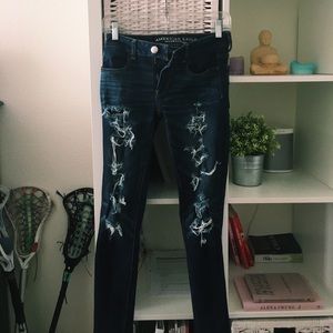 AMERICAN EAGLE dark wash ripped skinny jeans