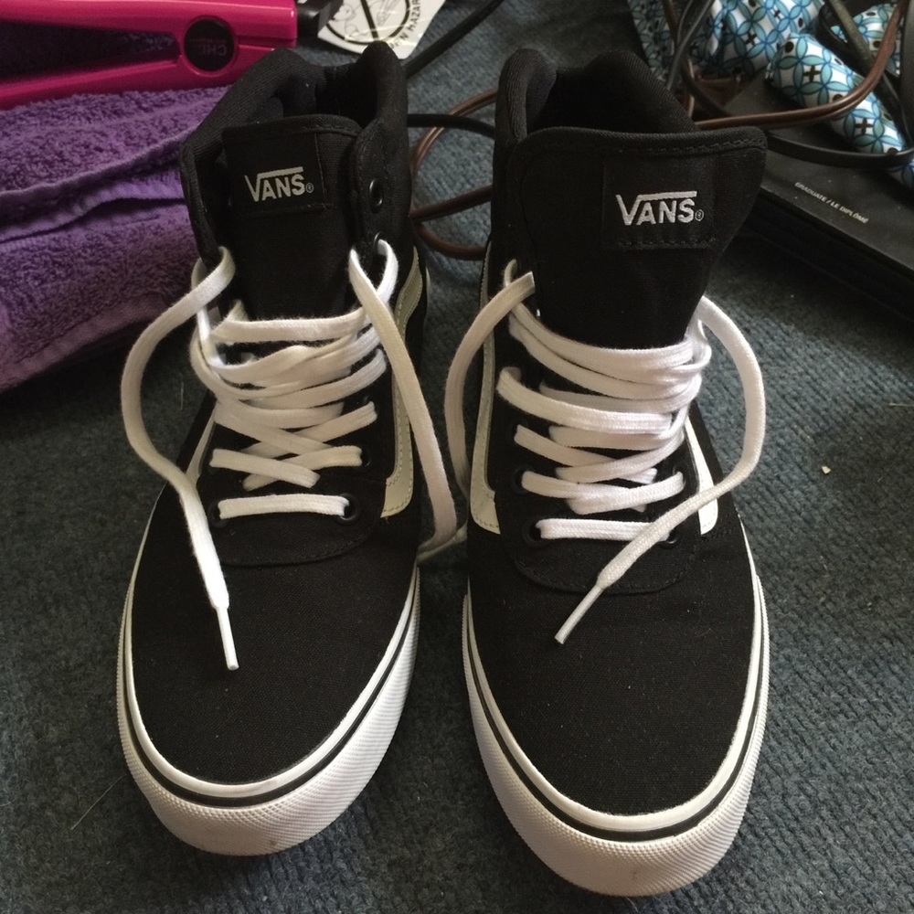 Women's Vans Ward Hi. Black/white. Size: 8.5