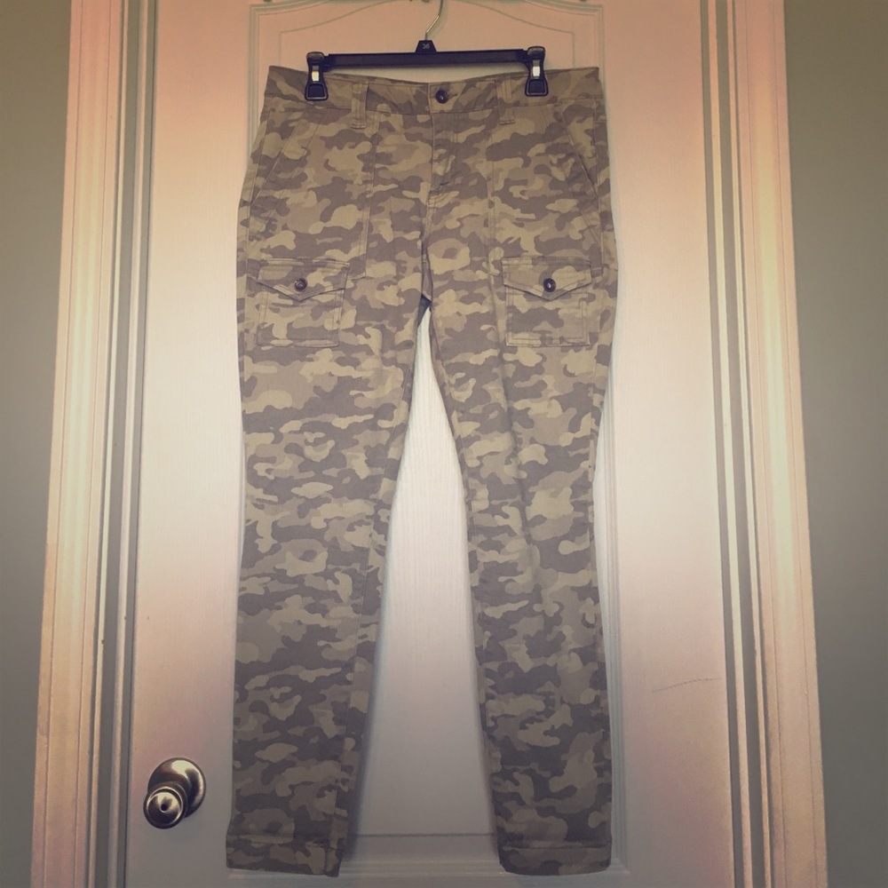Gap camo skinny pants