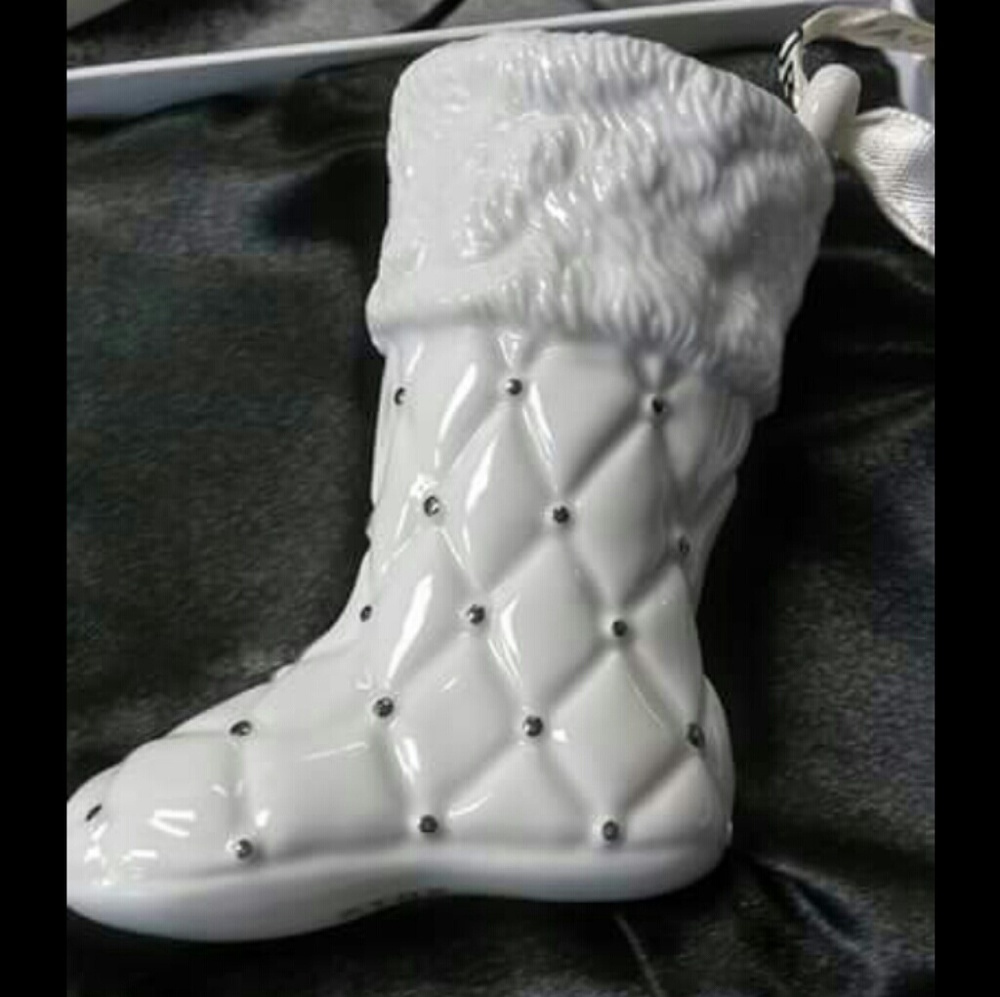 Authentic collectible 2012 pandora ornament