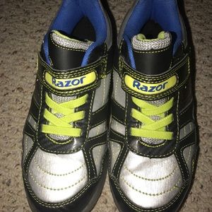 🚫🚫SOLD🚫🚫Boys RAZOR shoes size 3