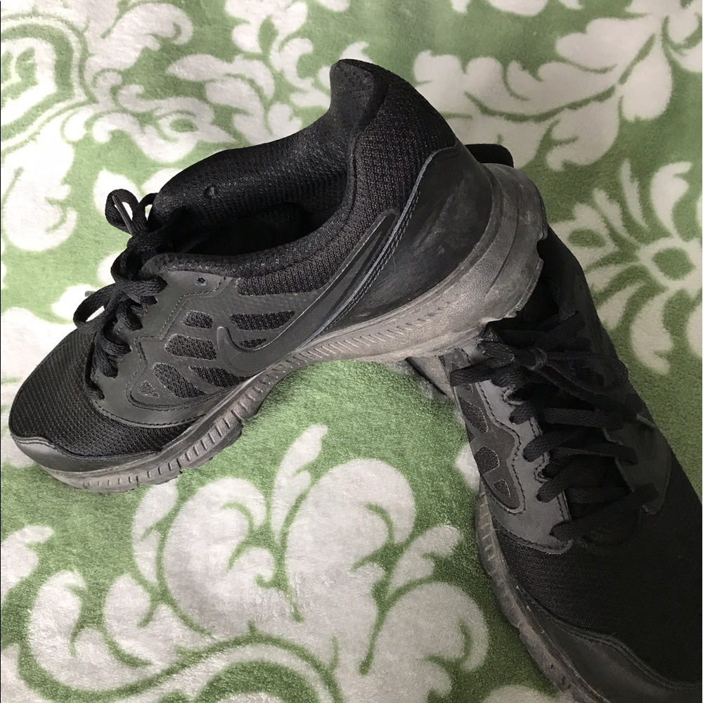 Men's Nike tennis shoes