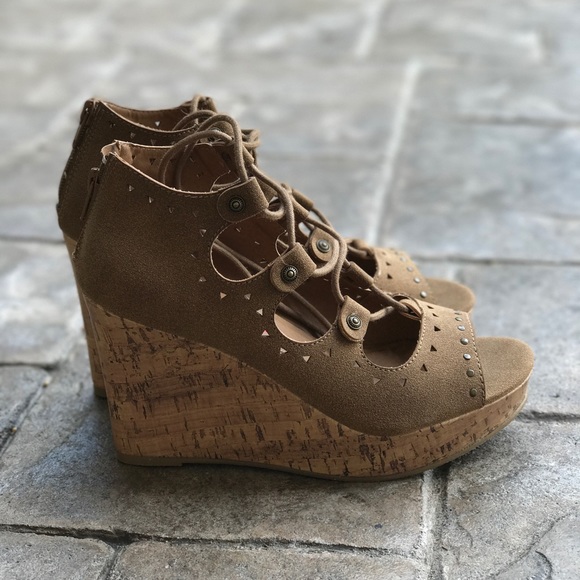 Boho Ankle Lace Up Wrap Platform Wedge Sandal - Picture 3 of 6