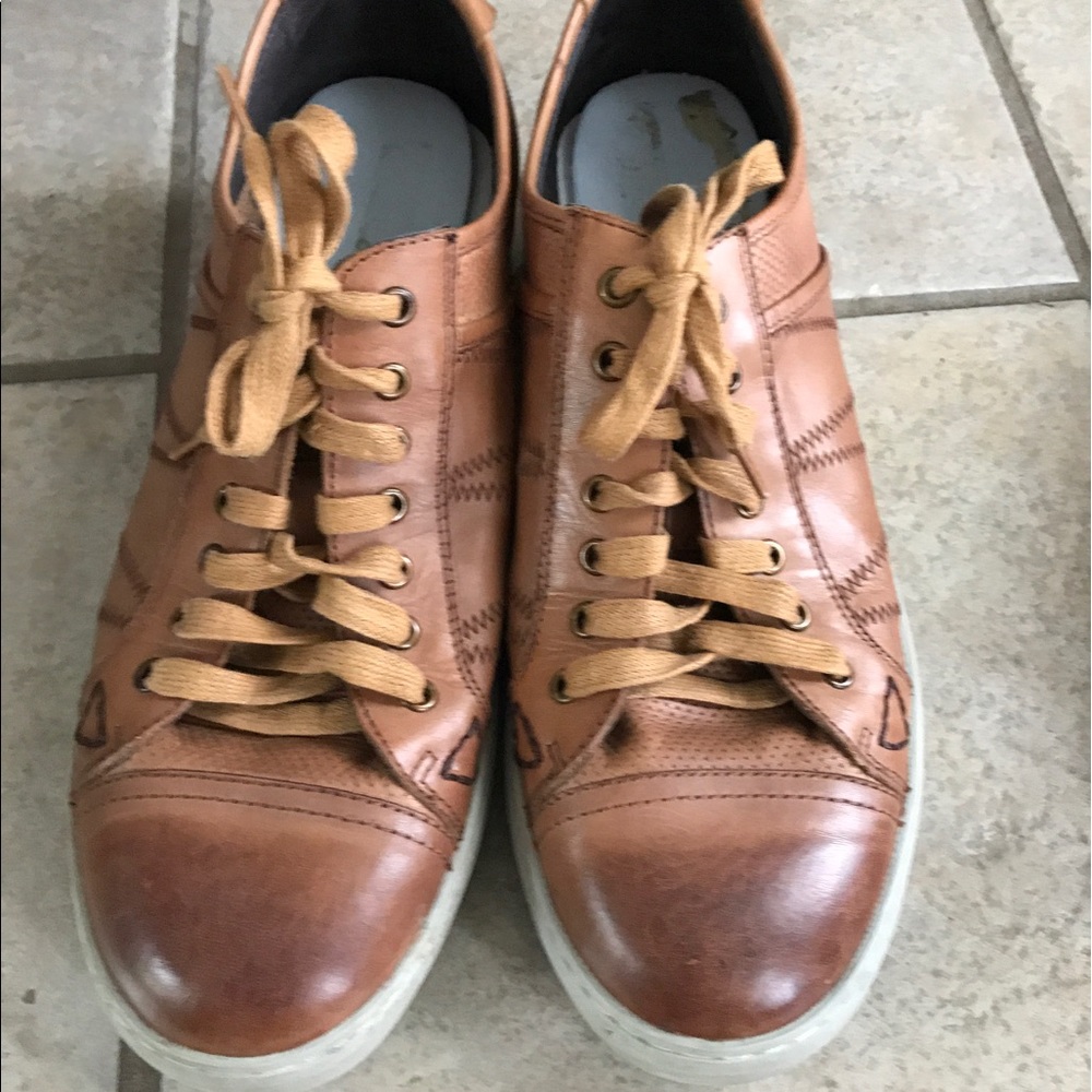 Men's leather shoes size 10